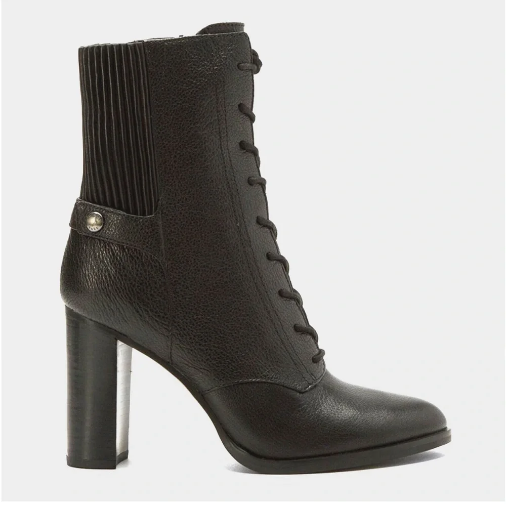 Michael kors black lace up carrigan boots size 11M